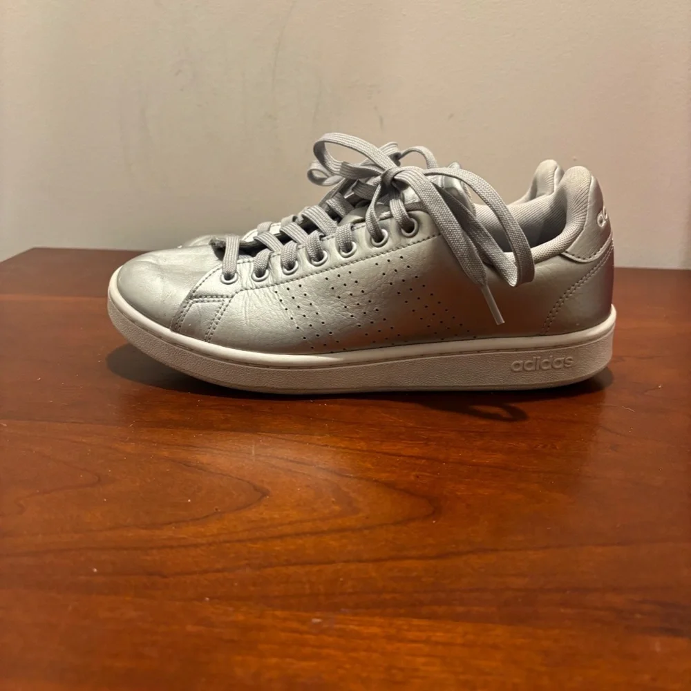 Adidas Men's Cloudfoam Sneakers in Metallic Silver Size 8.5